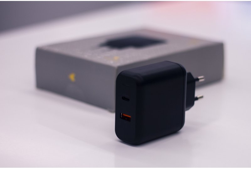 Сетевое зарядное устройство moonfish PowerPro 45W, Power Delivery, USB + Type-C, Black